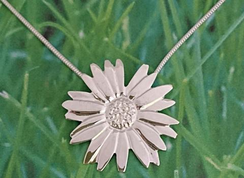 Ox-eye Daisy Pendant c. Angela Kennedy